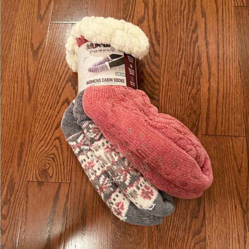 Muk Luks Women's Cream and Pink Cabin Socks